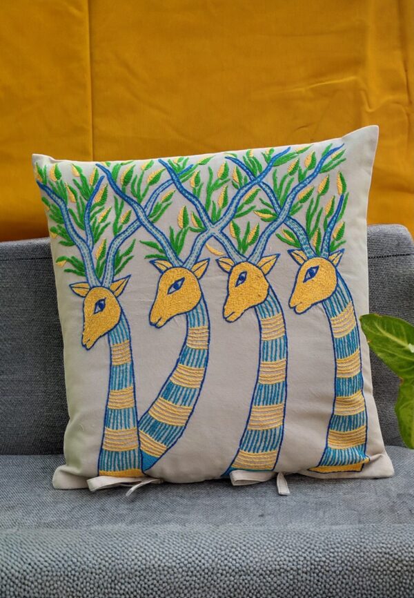 Deer off-white cushion cover